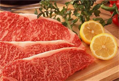 记者走访济南菜市场:猪肉价格已经下调！今年冬天请把肉吞下去！