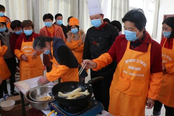 安徽省泗县:“三送三提”帮助贫困劳动者增加就业和收入
