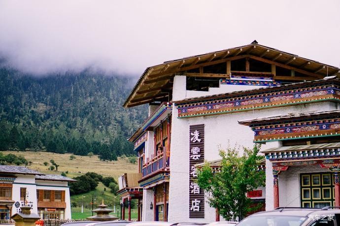 千年藏香古村落的历史回响

