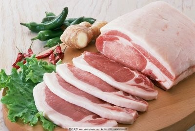批发市场的蔬菜和猪肉价格下跌
