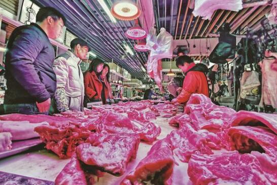 猪肉价格仍处于高点。经营者:“今年做香肠的人少了。”