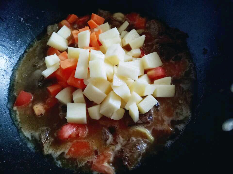 番茄土豆炖牛肉
