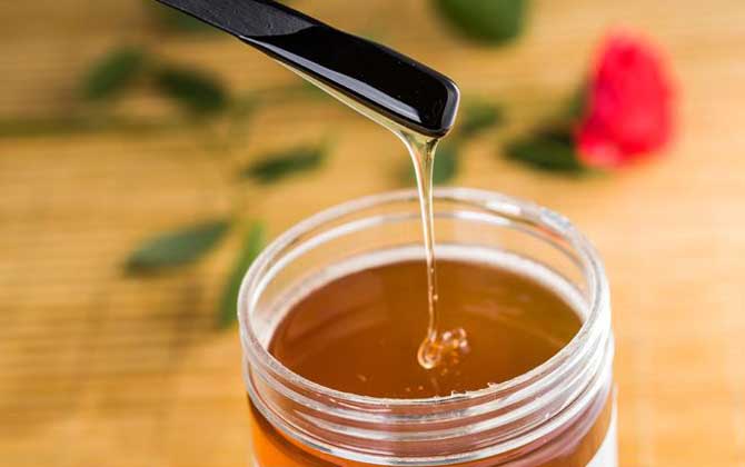 黑蜂蜜的功能、功效及食用方法