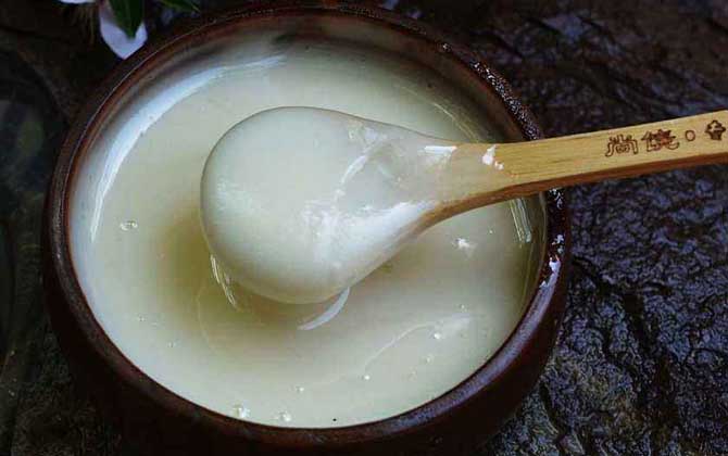 黑蜂蜜的功能、功效及食用方法
