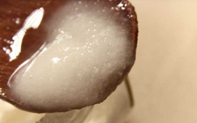 蜂蜜有沙沙的感觉。是不是掺了糖？