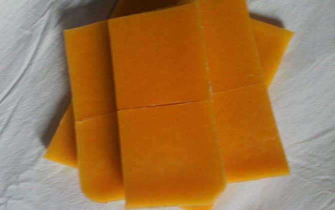 蜂蜡可以治疗什么疾病？主要是局部炎症，因为蜂蜡有抗菌消炎的作用！