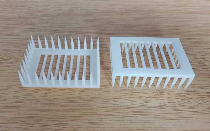 养蜜蜂的专用工具有哪些？主要是蜂箱，还有隔板，犯人笼之类的！